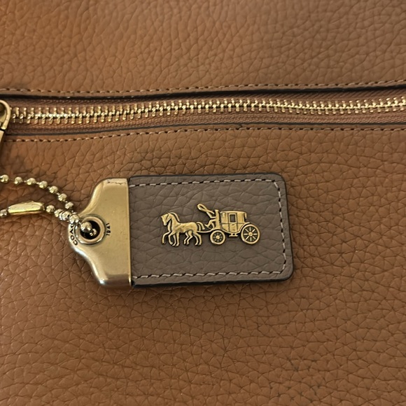 Coach Emery crossbody leather adjustable strap color “light saddle elm” - Picture 5 of 16